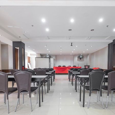 Oyo 1081 Allson City Hotel Makassar Exteriör bild