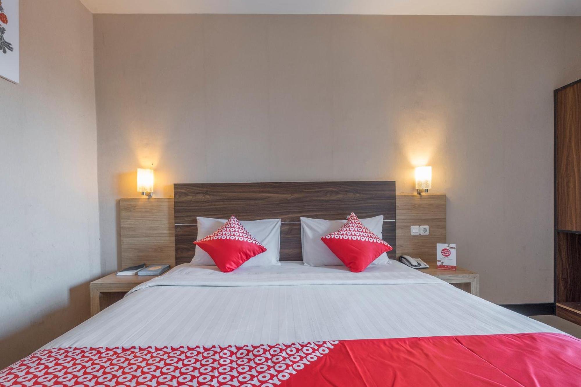Oyo 1081 Allson City Hotel Makassar Exteriör bild