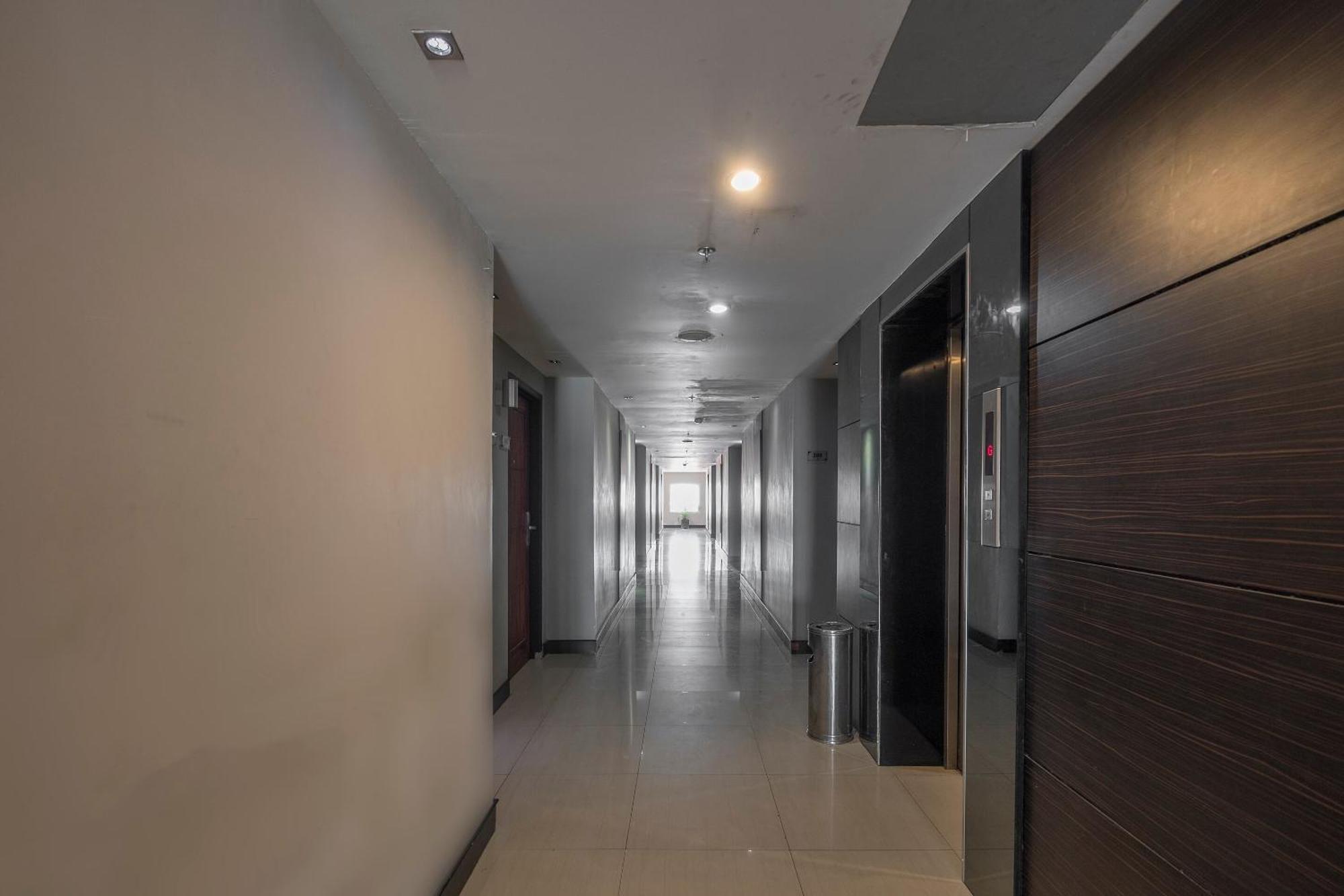 Oyo 1081 Allson City Hotel Makassar Exteriör bild