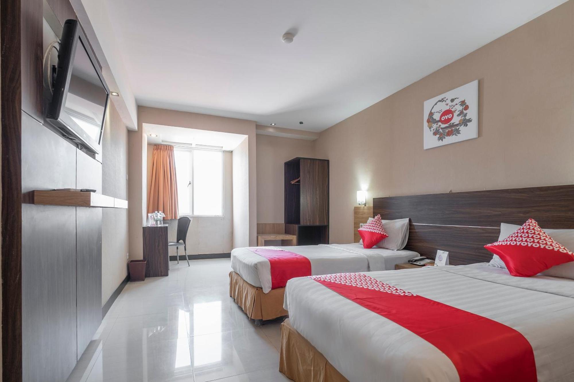 Oyo 1081 Allson City Hotel Makassar Exteriör bild