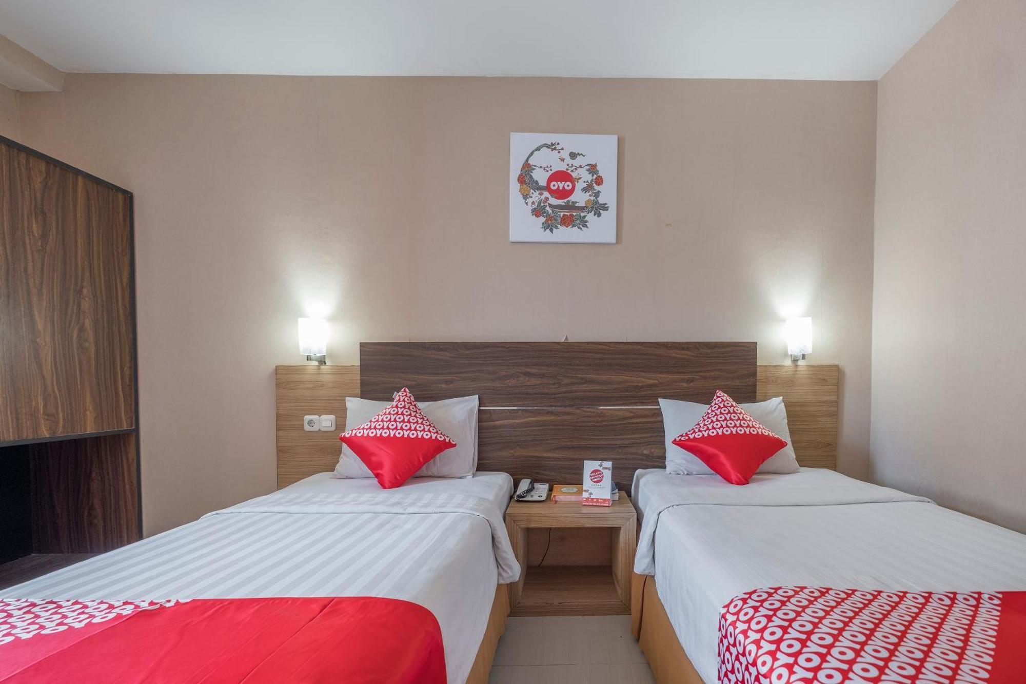 Oyo 1081 Allson City Hotel Makassar Exteriör bild