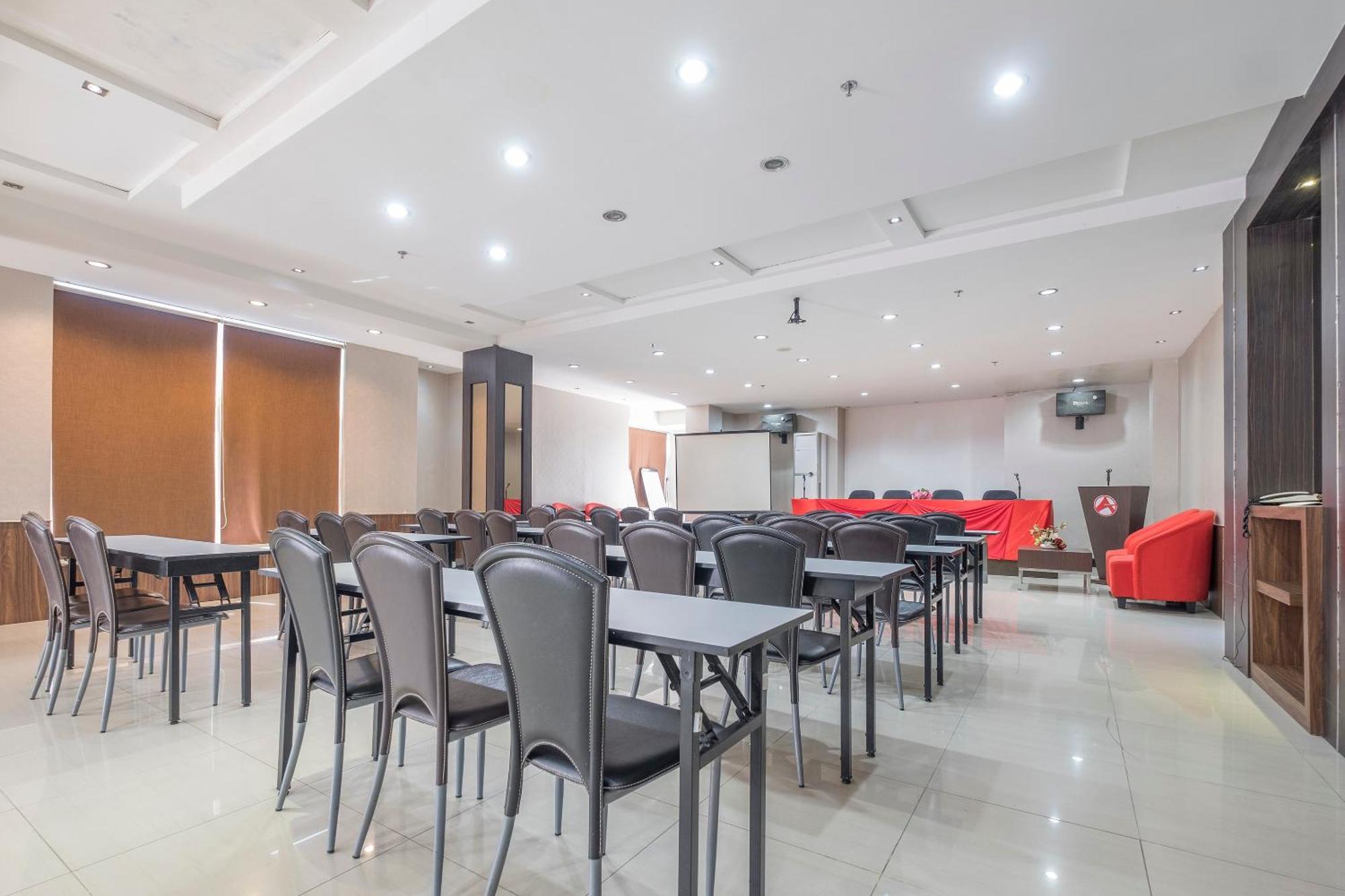 Oyo 1081 Allson City Hotel Makassar Exteriör bild