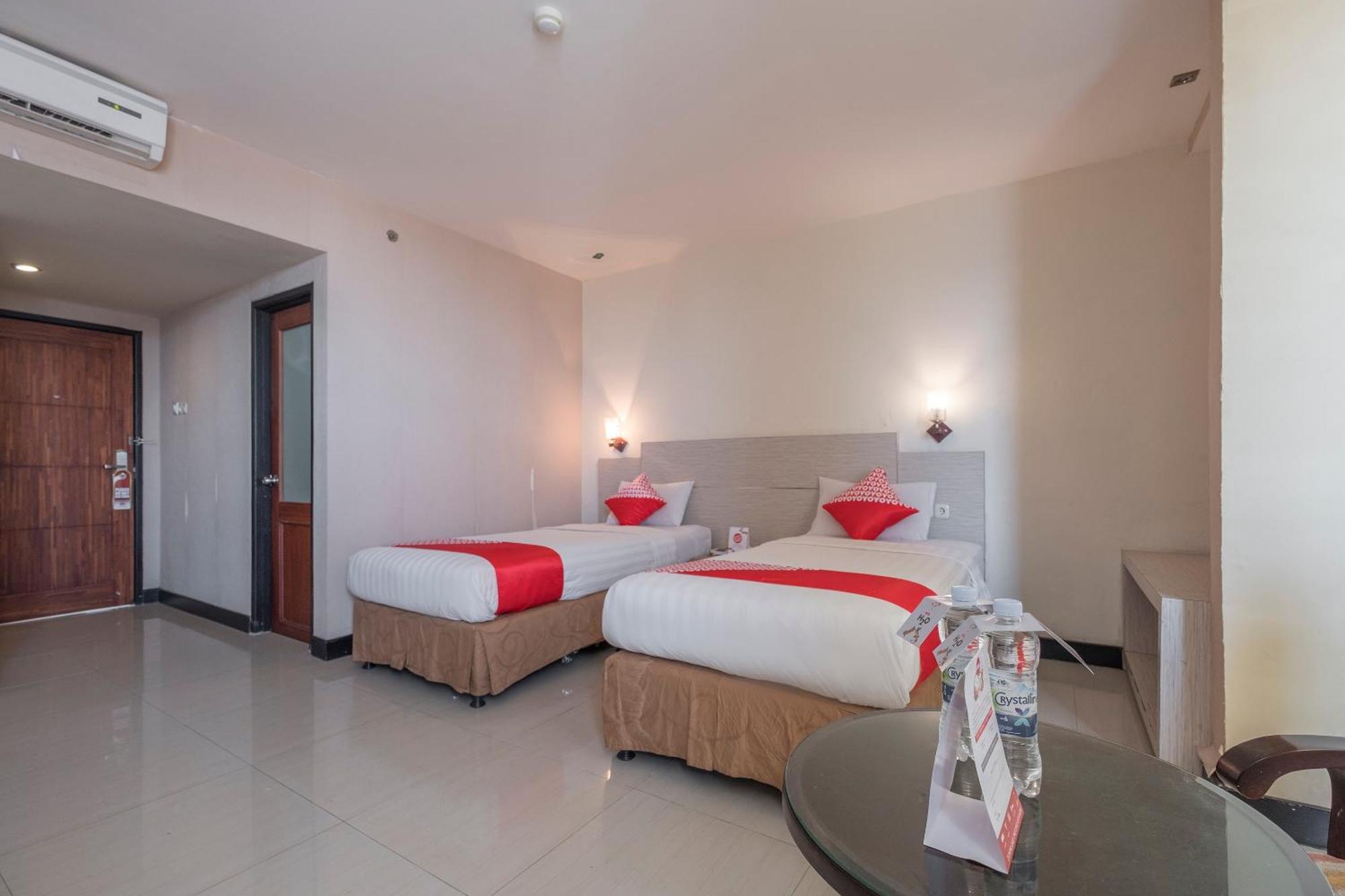 Oyo 1081 Allson City Hotel Makassar Exteriör bild