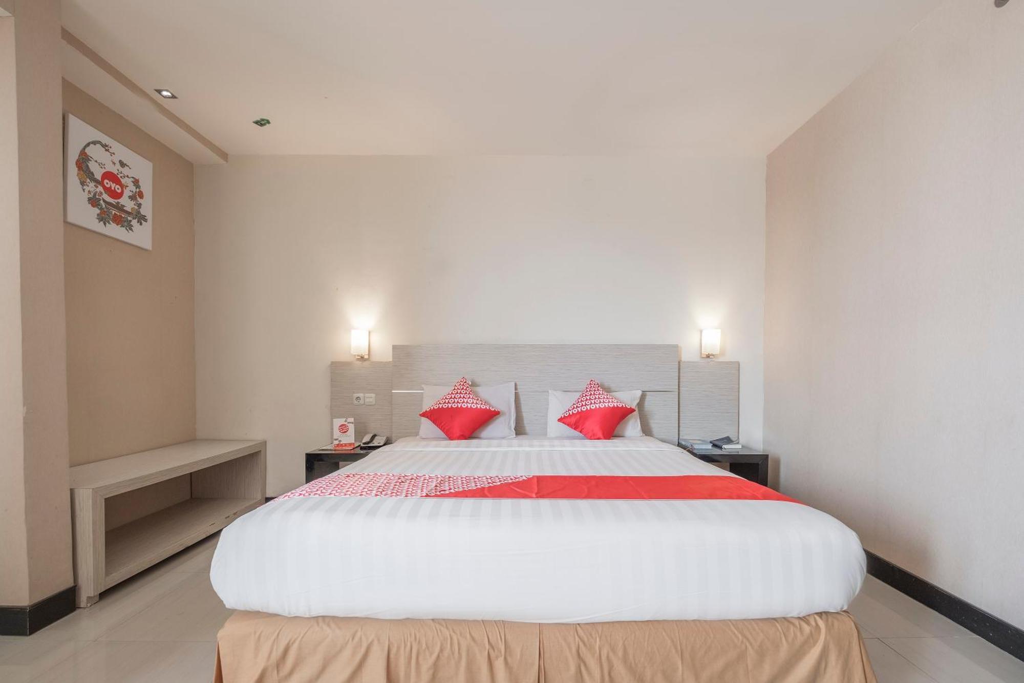 Oyo 1081 Allson City Hotel Makassar Exteriör bild