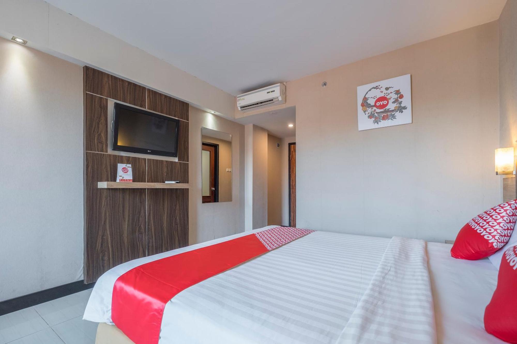 Oyo 1081 Allson City Hotel Makassar Exteriör bild
