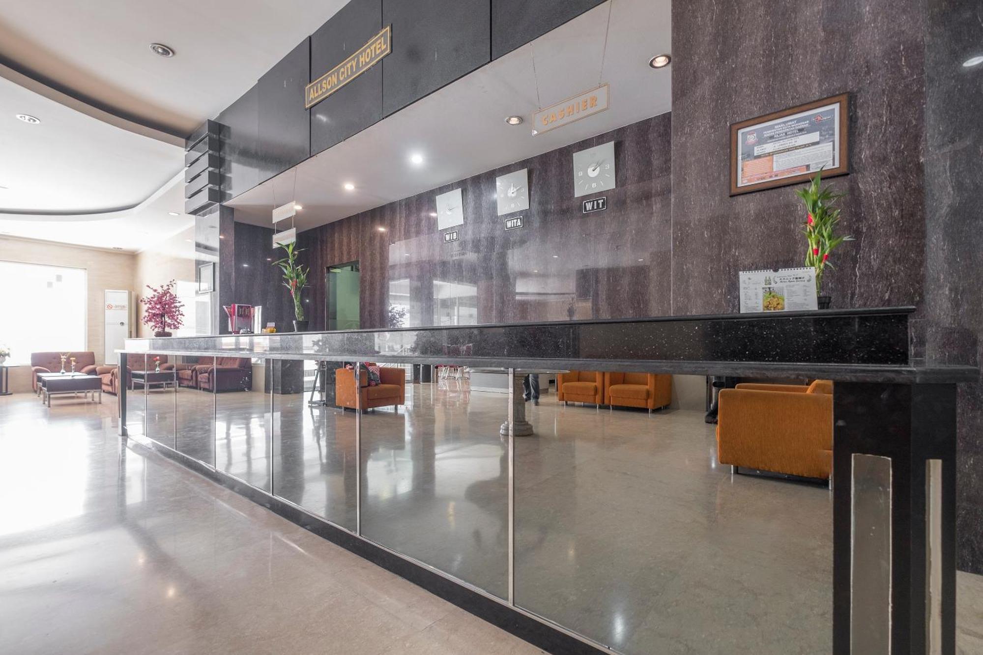 Oyo 1081 Allson City Hotel Makassar Exteriör bild
