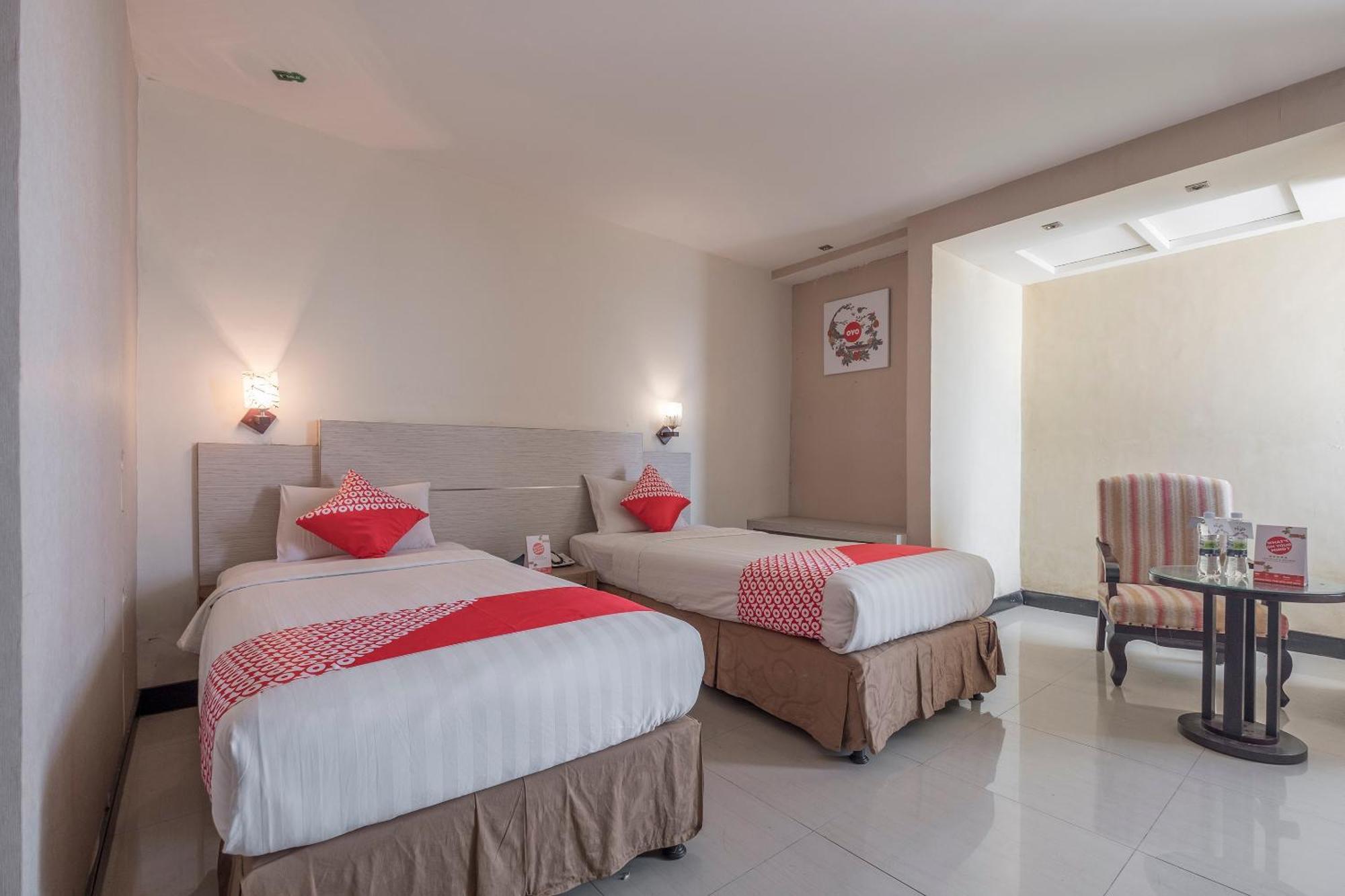Oyo 1081 Allson City Hotel Makassar Exteriör bild