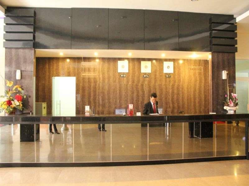 Oyo 1081 Allson City Hotel Makassar Exteriör bild